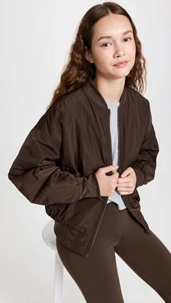 Outlet ⌛ Alo Yoga Faux Fur Urbanite Bomber Jacket Espresso/Ivory ????